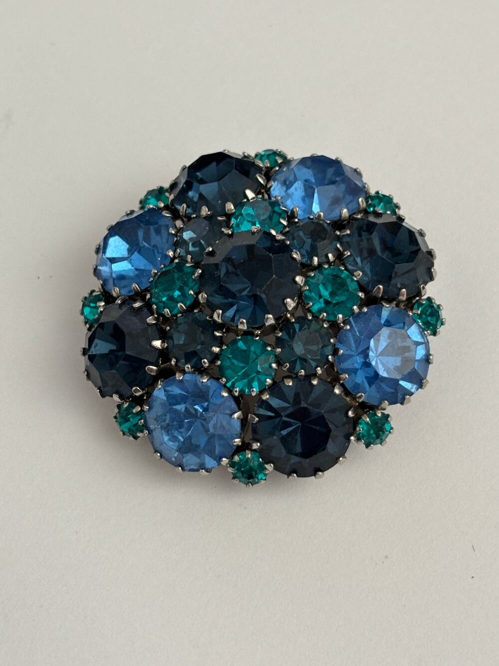 Vintage Weiss Rhinestone Brooch Shades of Blue Silver Tone